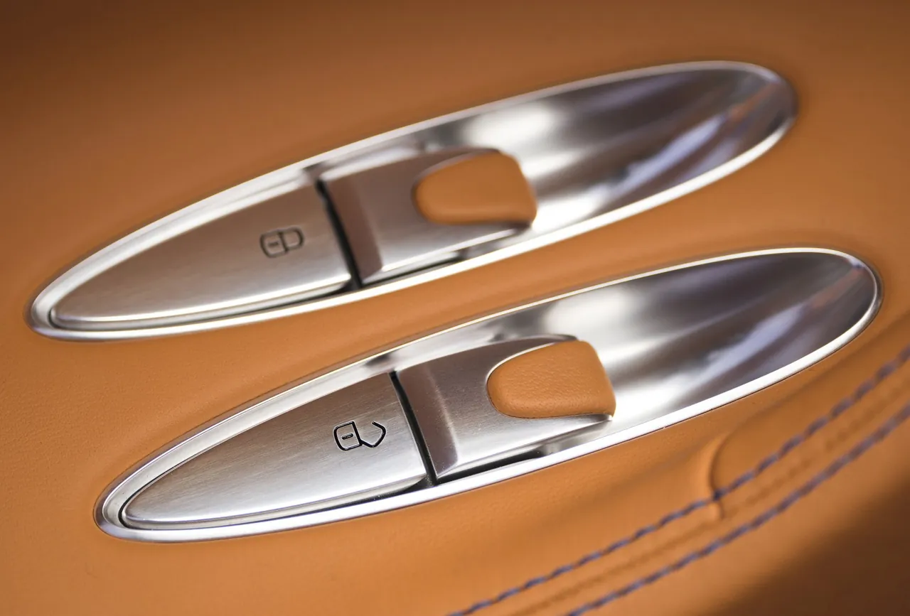 Bugatti Chiron – view 5