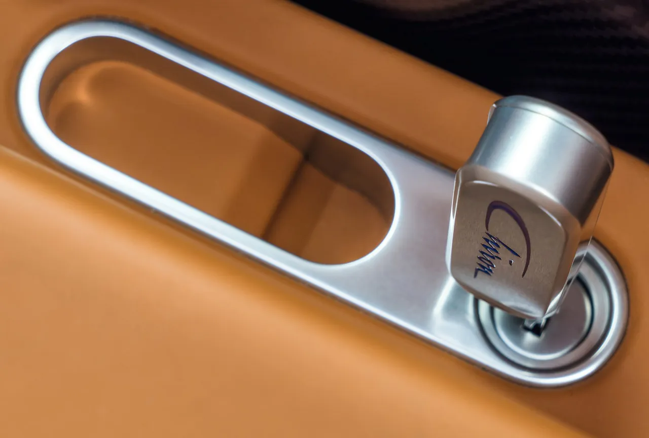 Bugatti Chiron – view 9